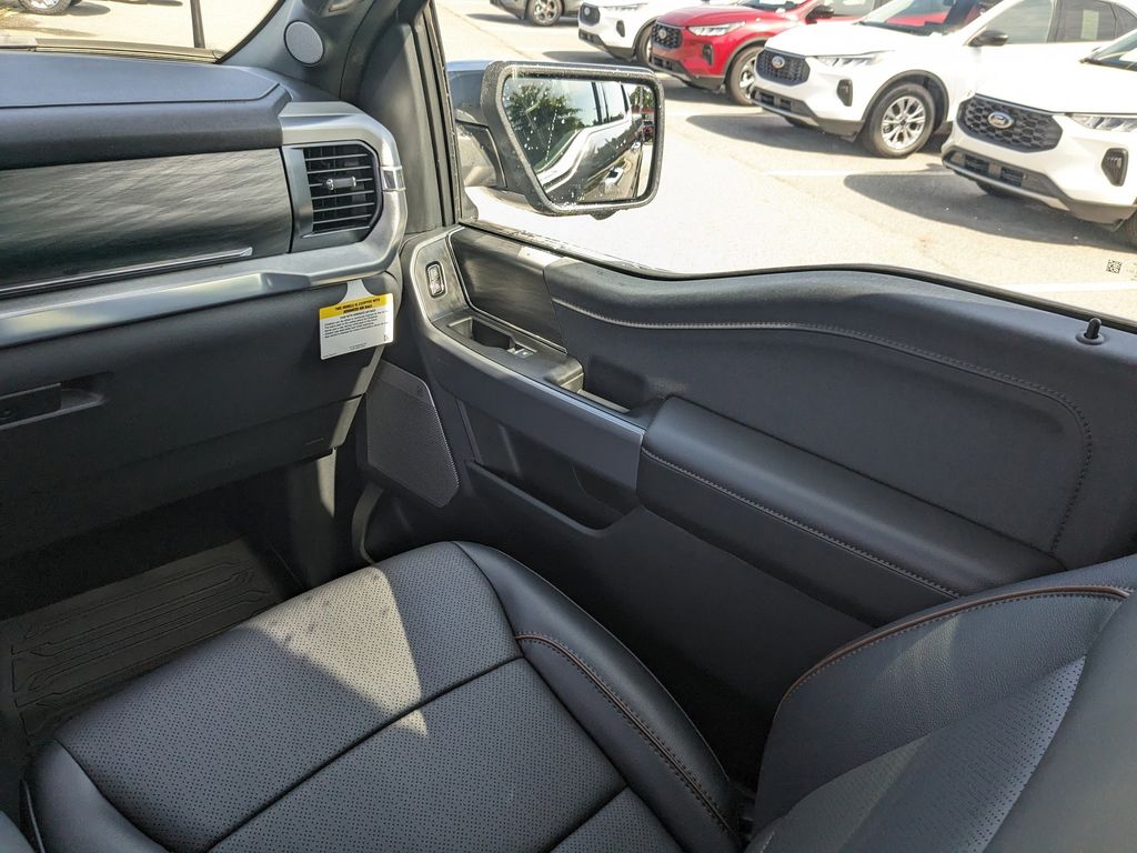2025 Ford F-150 Lariat photo 16