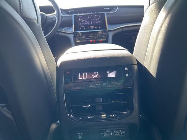 2024 Jeep Grand Cherokee Altitude photo 14