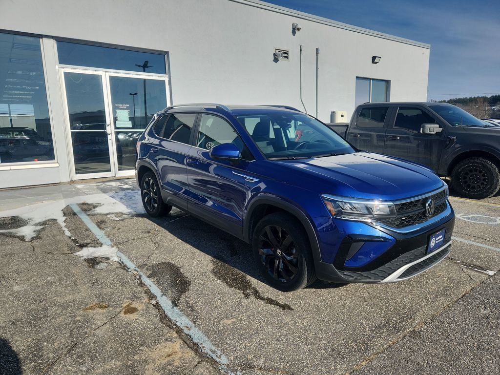 2022 Volkswagen Taos SE's photo