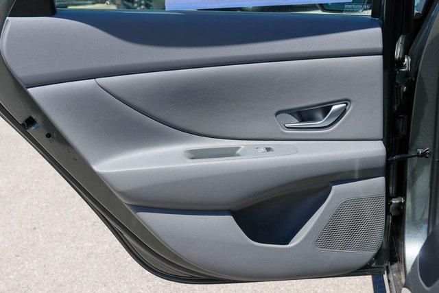 New 2025 Gray Hyundai SEL Sport image 9