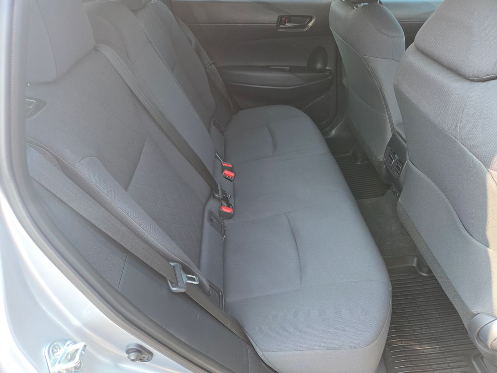 2022 Toyota Corolla Cross LE photo 17