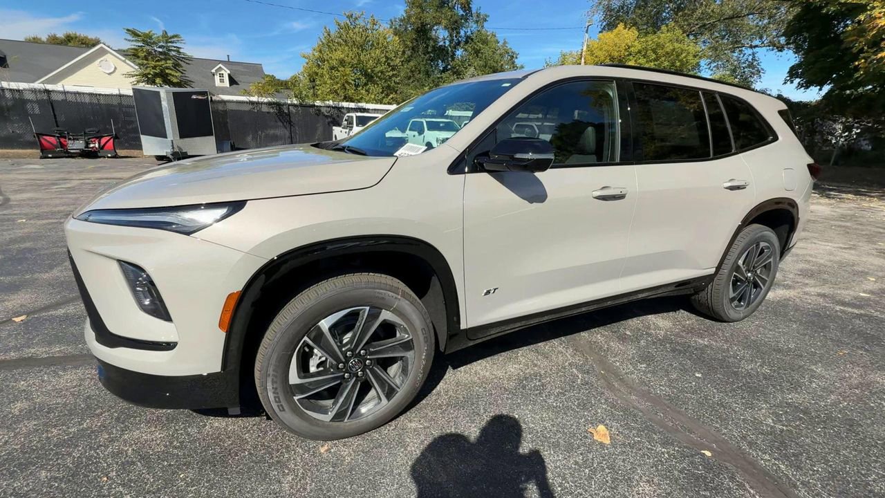 2026 Buick Enclave Sport Touring photo 4