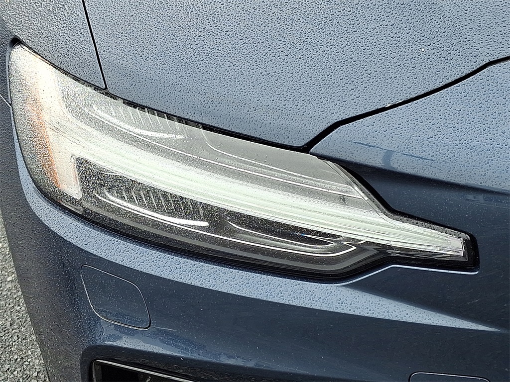 2025 Volvo S60 B5 Core photo 9