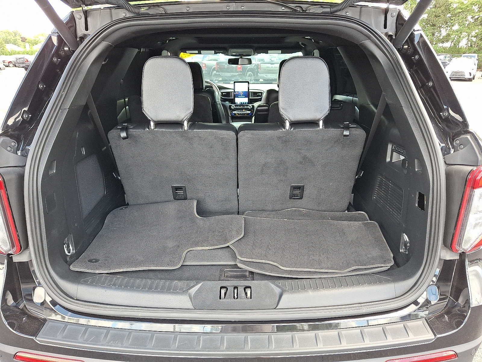 2023 Ford Explorer ST photo 25