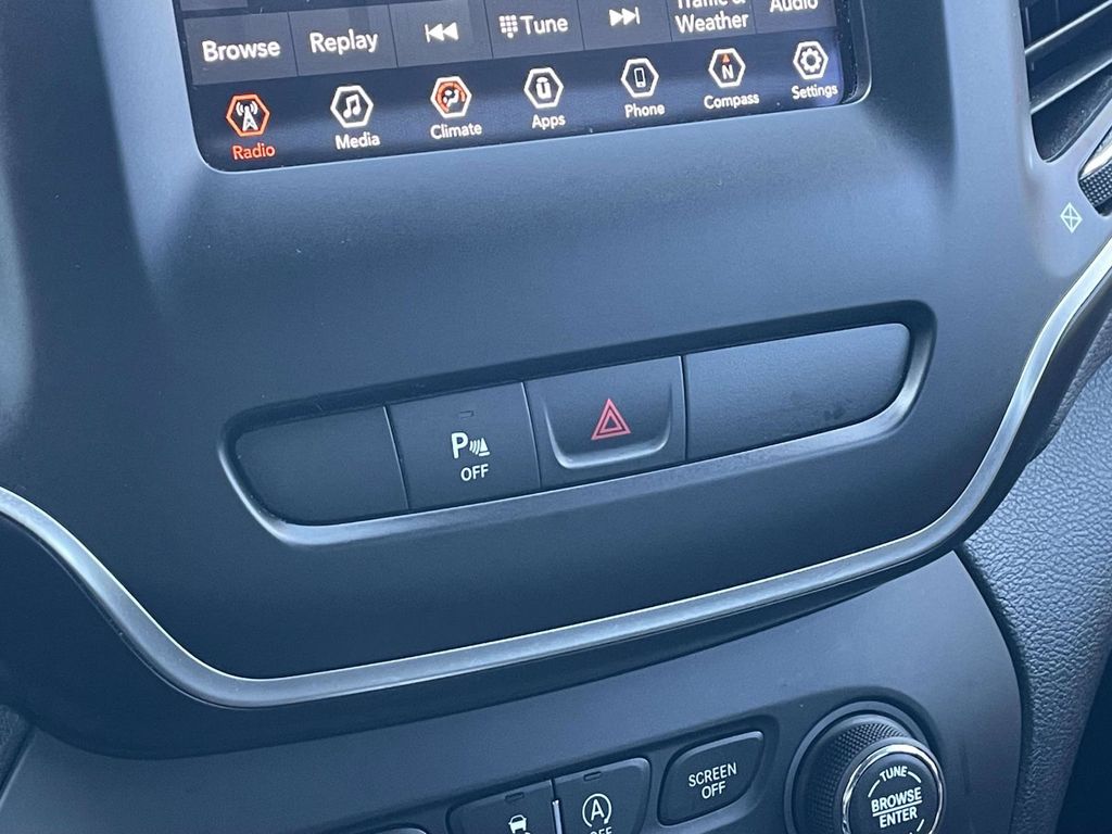 2019 Jeep Cherokee Latitude photo 37