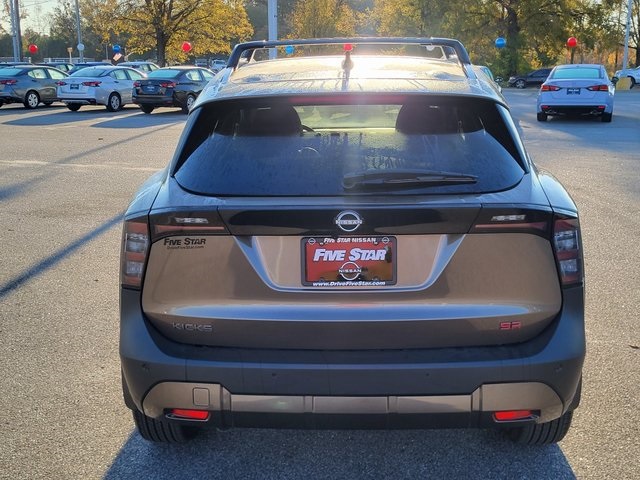 2026 Nissan Kicks SR photo 3