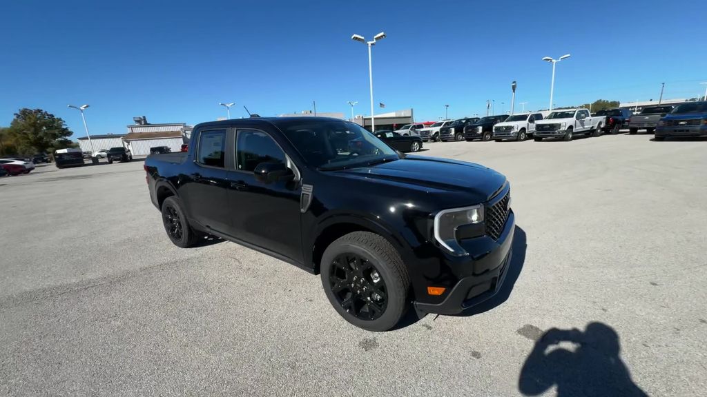 2025 Ford Maverick Lariat photo 2