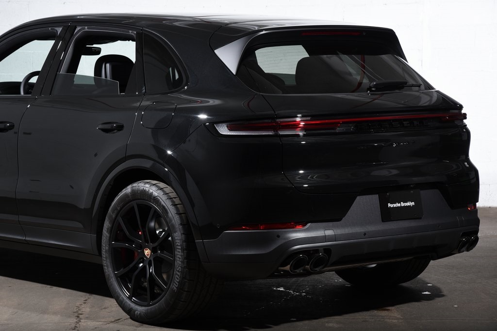2026 Porsche Cayenne S E-Hybrid photo 14