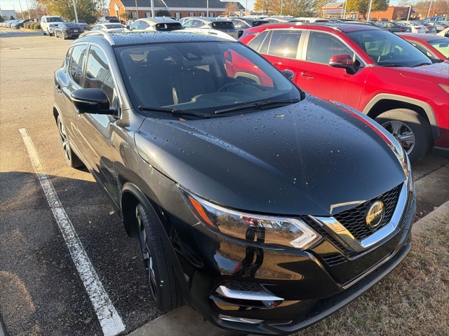 2022 Nissan Rogue Sport SL's photo