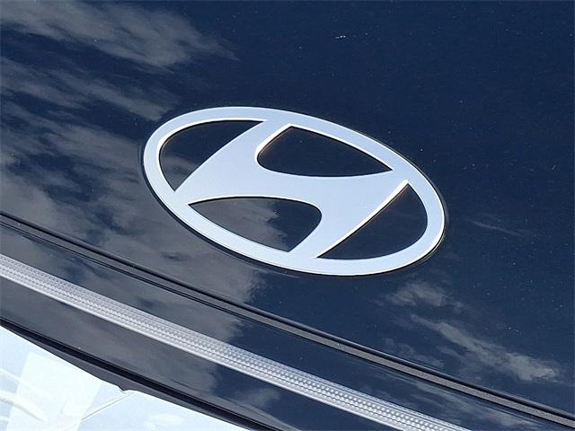 2026 Hyundai Kona SEL photo 5