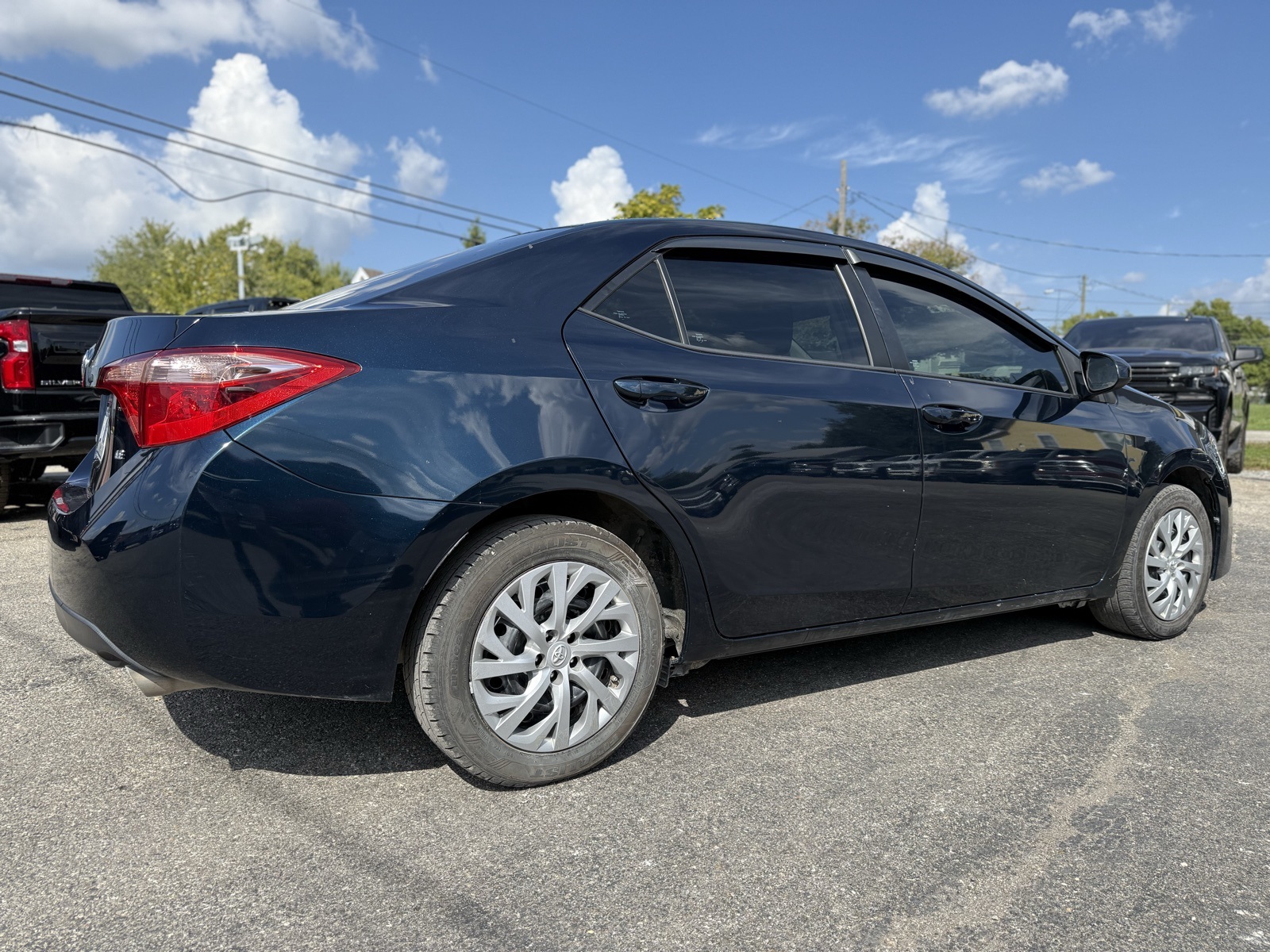 2017 Toyota Corolla LE photo 9
