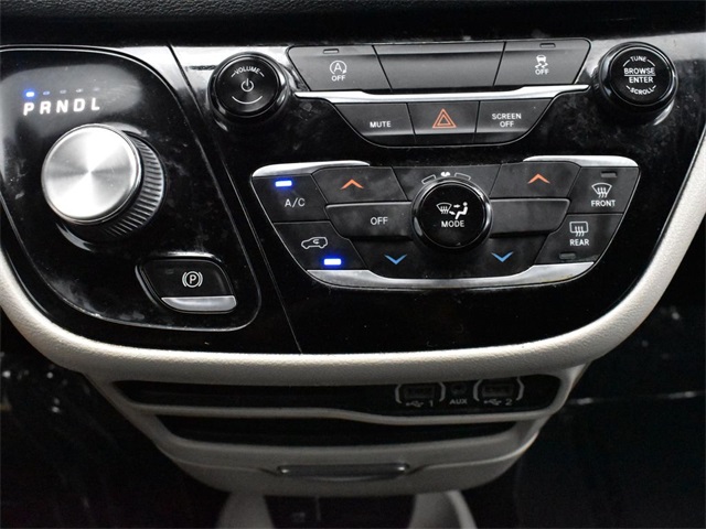 2021 Chrysler Voyager L photo 6