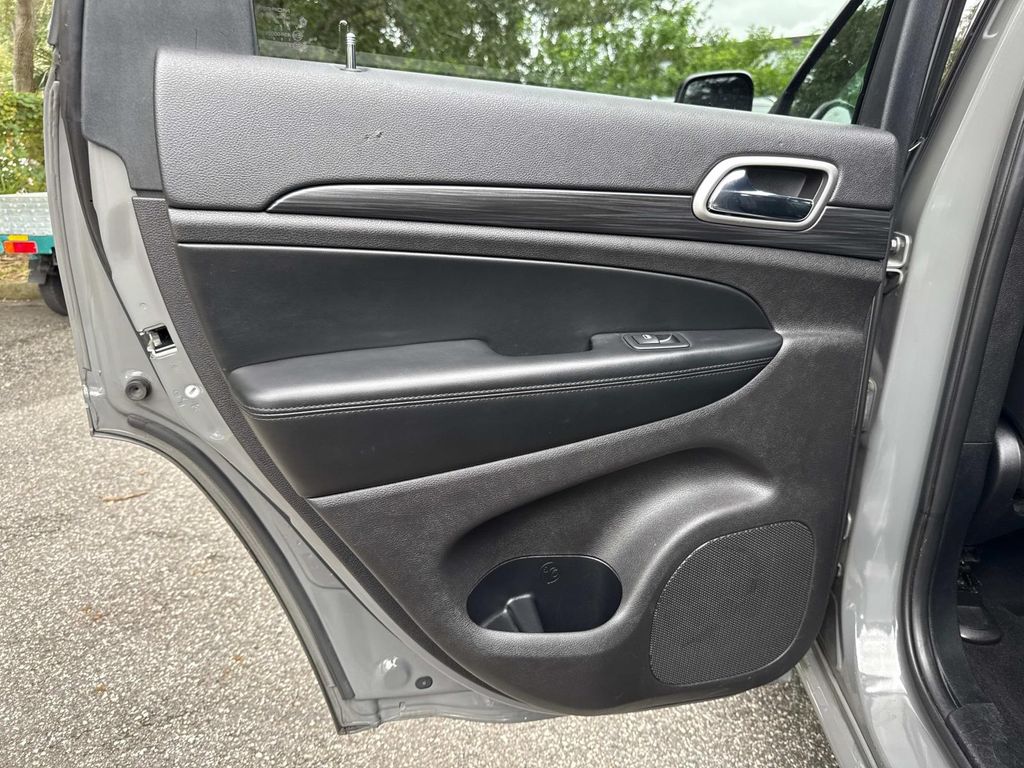 2019 Jeep Grand Cherokee Altitude photo 9