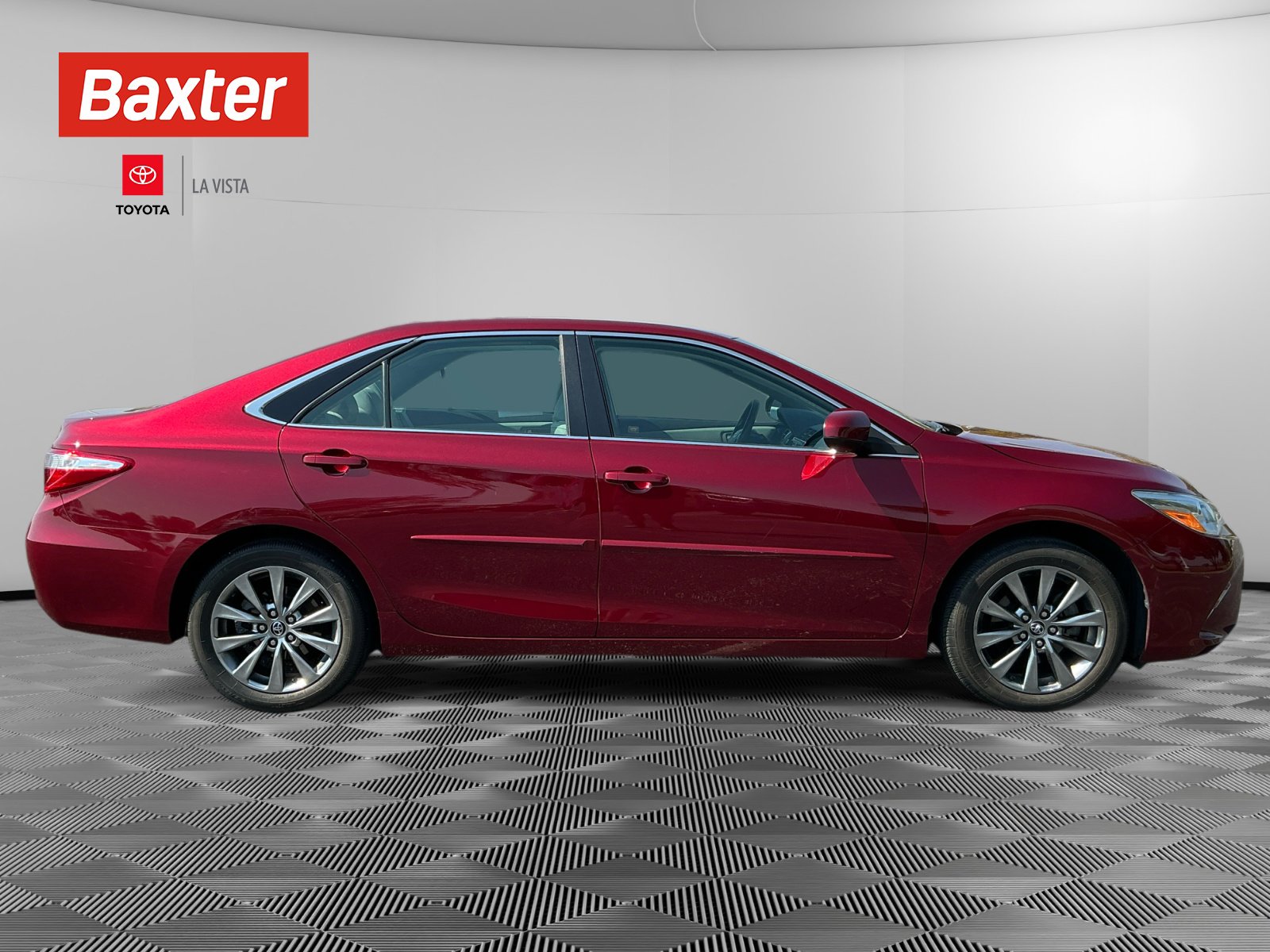 2015 Toyota Camry XLE photo 9
