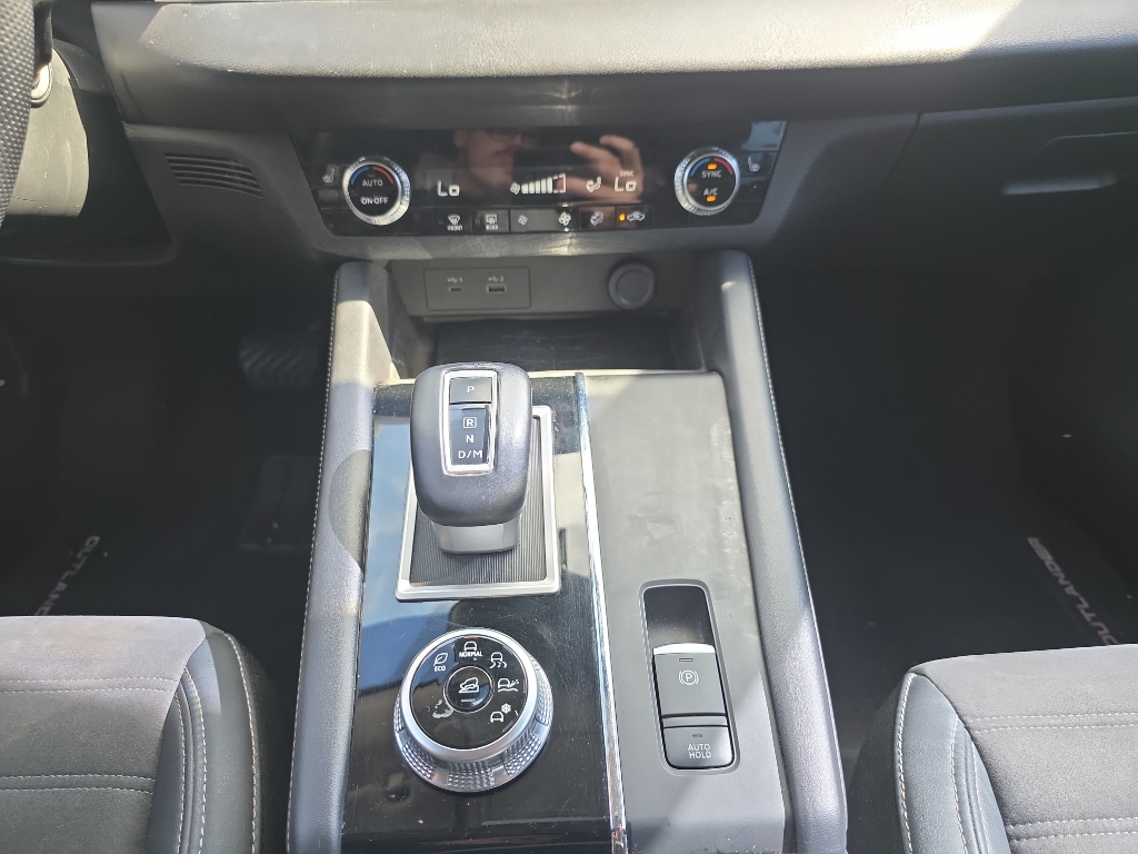 2023 Mitsubishi Outlander SE photo 20