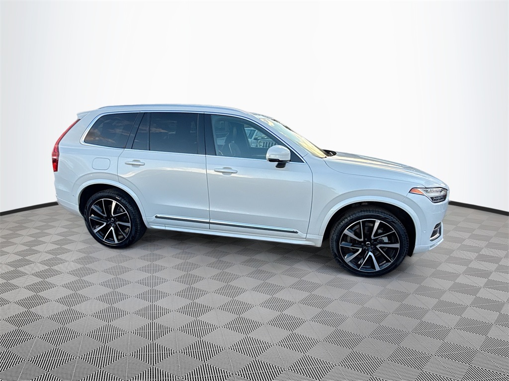 2023 Volvo XC90 B5 Plus photo 3