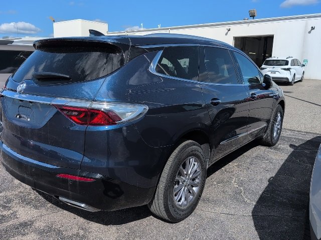 2023 Buick Enclave Essence photo 2