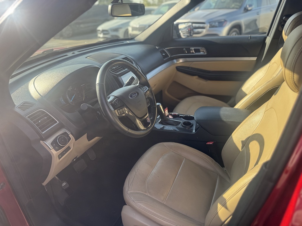 2017 Ford Explorer XLT photo 3