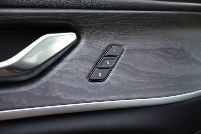 2025 Jeep Grand Cherokee Limited photo 8