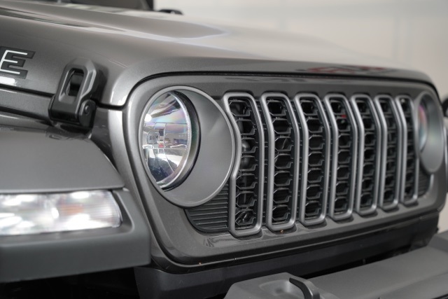 2025 Jeep Gladiator Sport photo 38