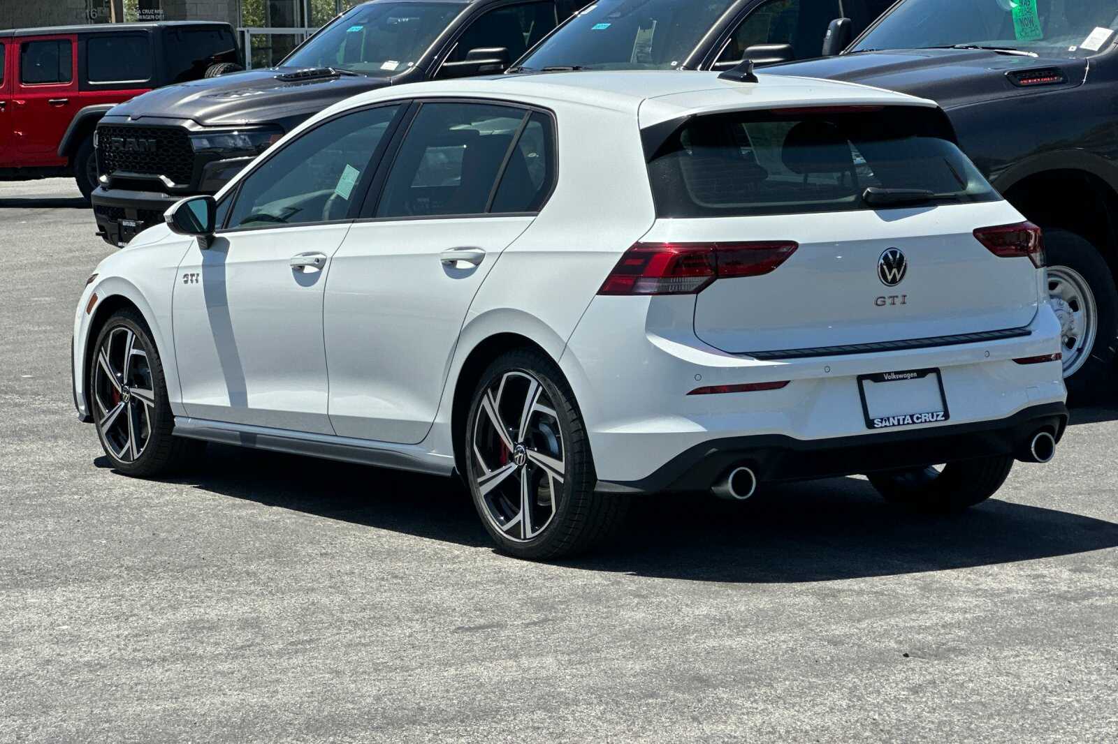 2025 Volkswagen Golf GTI SE photo 6