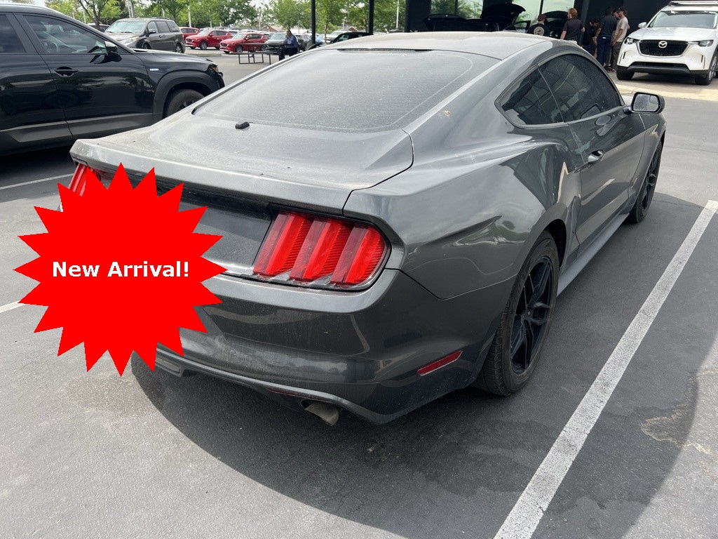 2015 Ford Mustang V6 photo 5