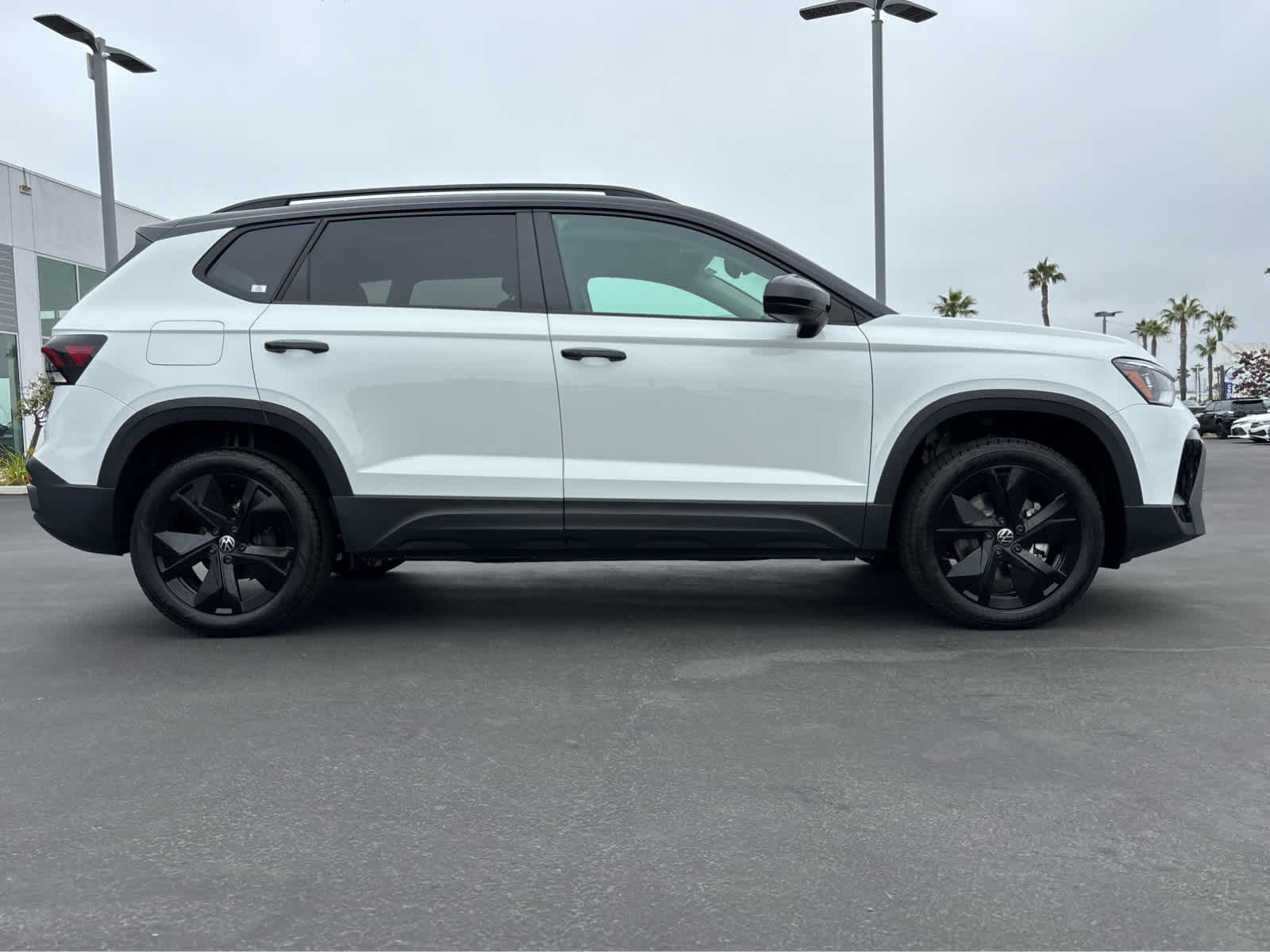 2025 Volkswagen Taos SE photo 3