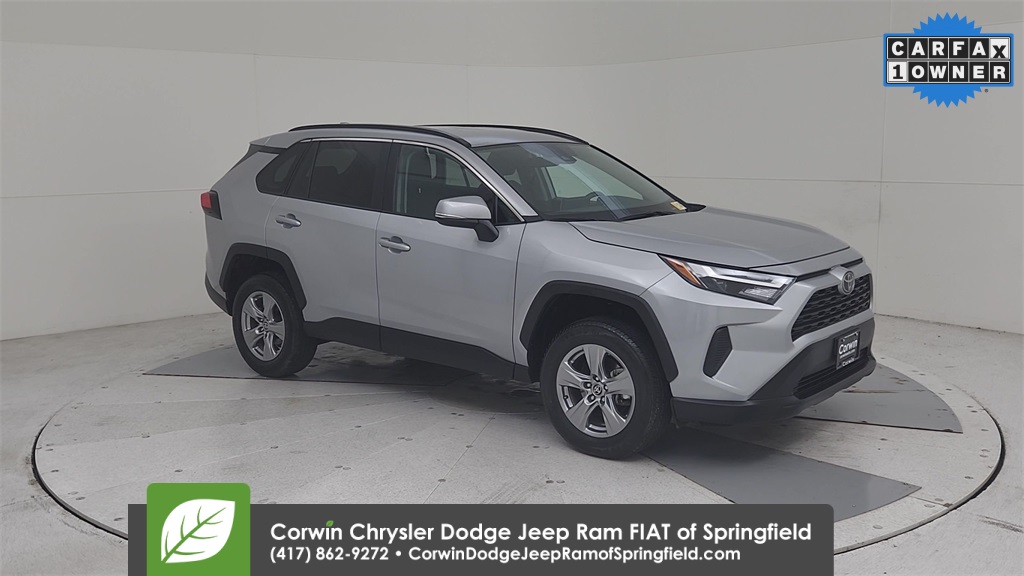 2024 Toyota RAV4 XLE photo 2