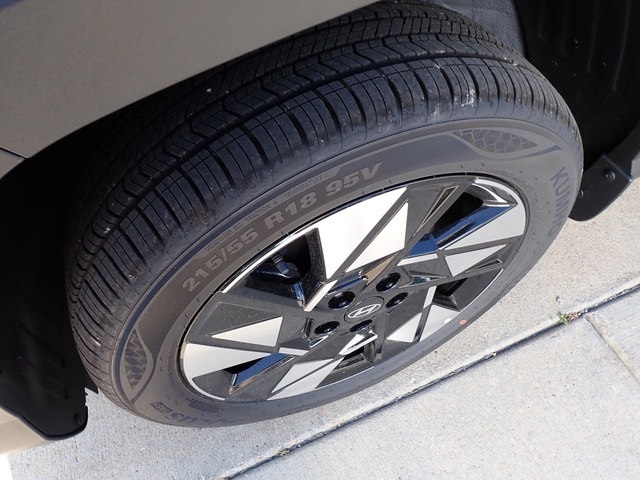 2025 Hyundai Kona SEL photo 8