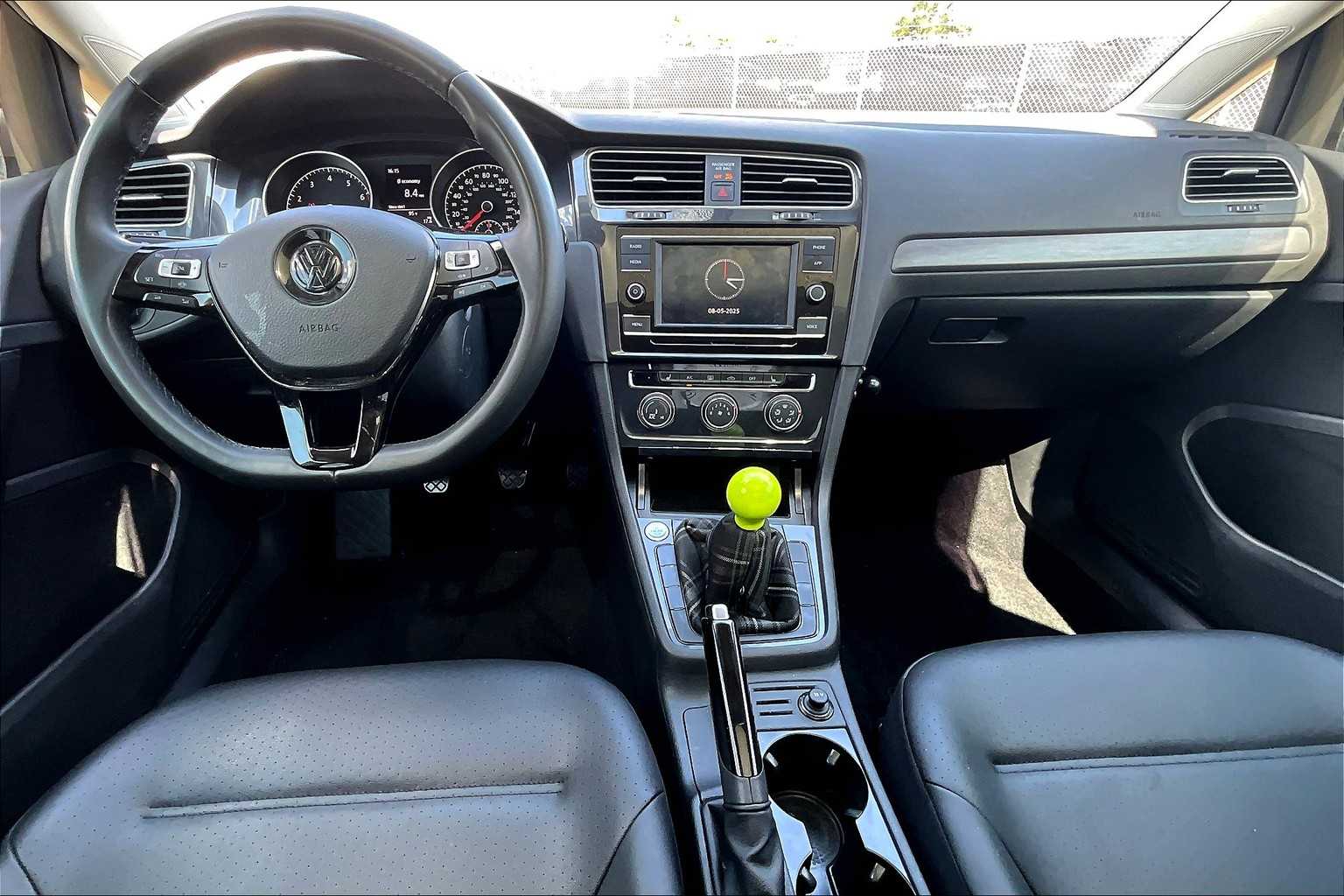 2021 Volkswagen Golf TSI photo 14