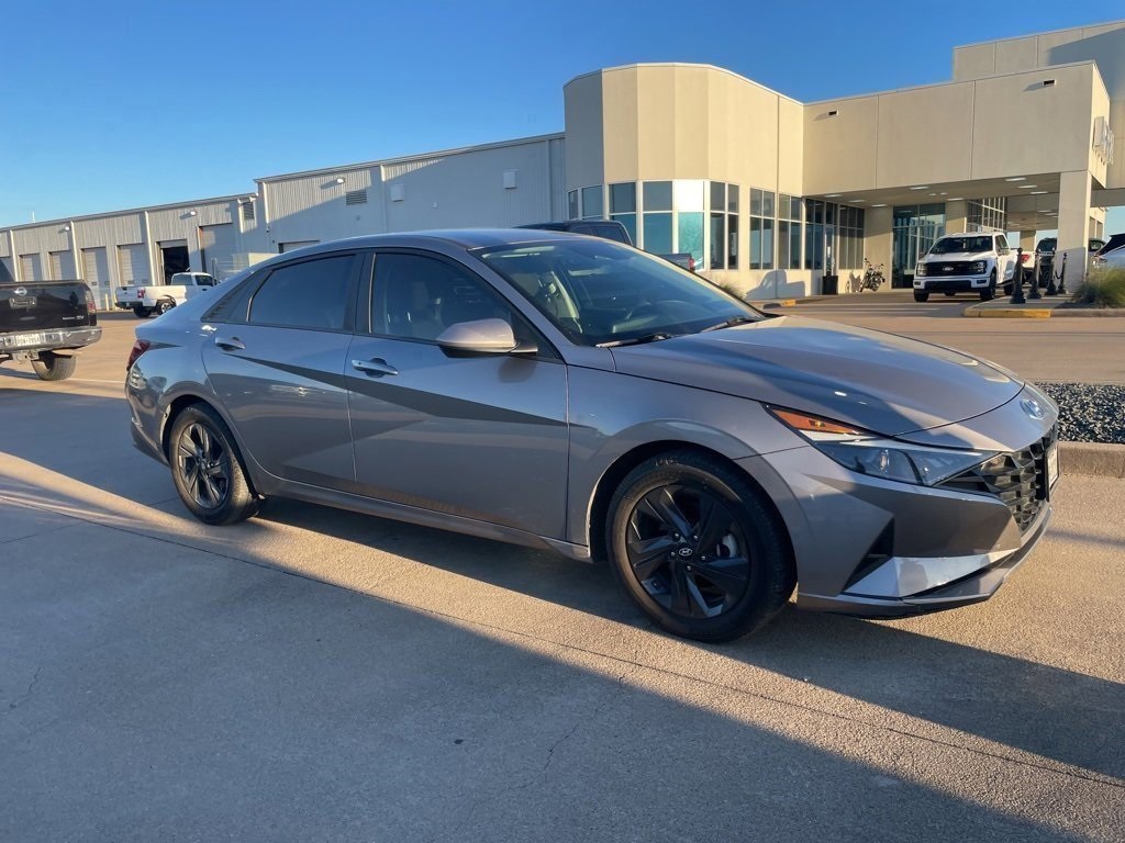 2023 Hyundai Elantra SEL's photo