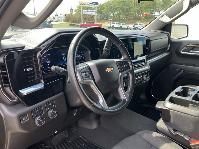 2024 Chevrolet Silverado 1500 LT photo 2