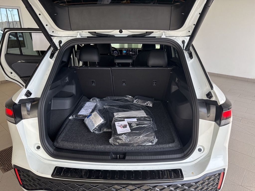 2025 Volkswagen Tiguan SE R-Line Black photo 16