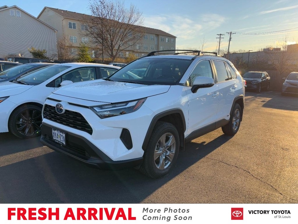 2024 Toyota RAV4 XLE's photo