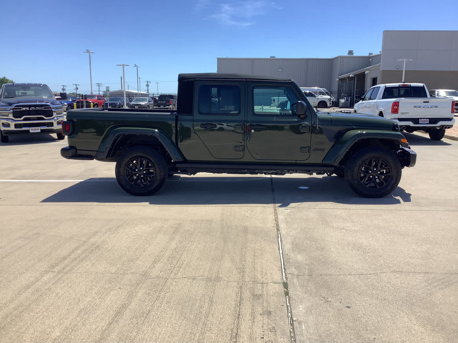 2023 Jeep Gladiator Freedom photo 4