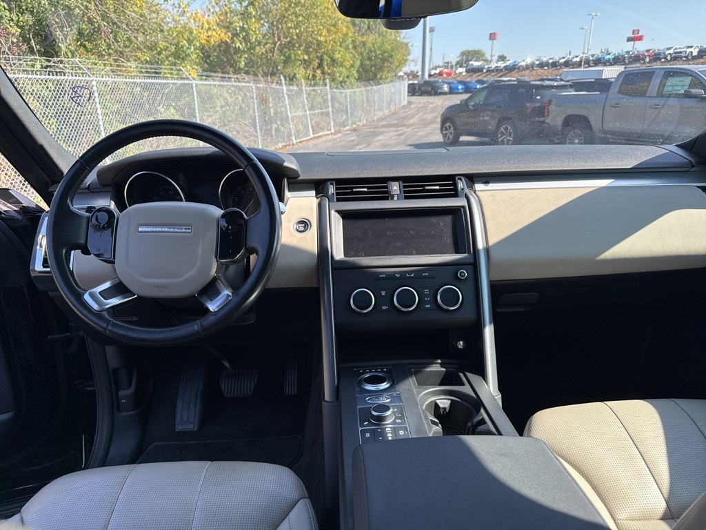 2020 Land Rover Discovery Landmark photo 17
