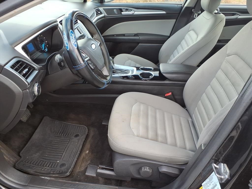 2013 Ford Fusion S photo 3