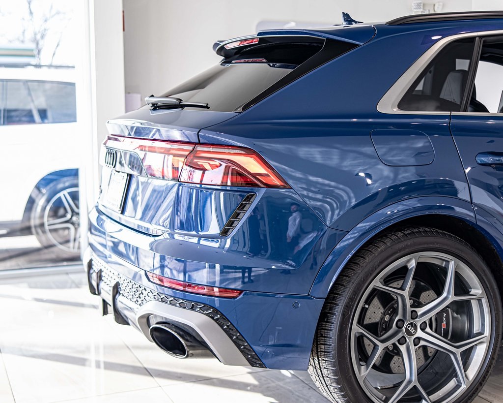 2025 AUDI RS Q8 - Image 12