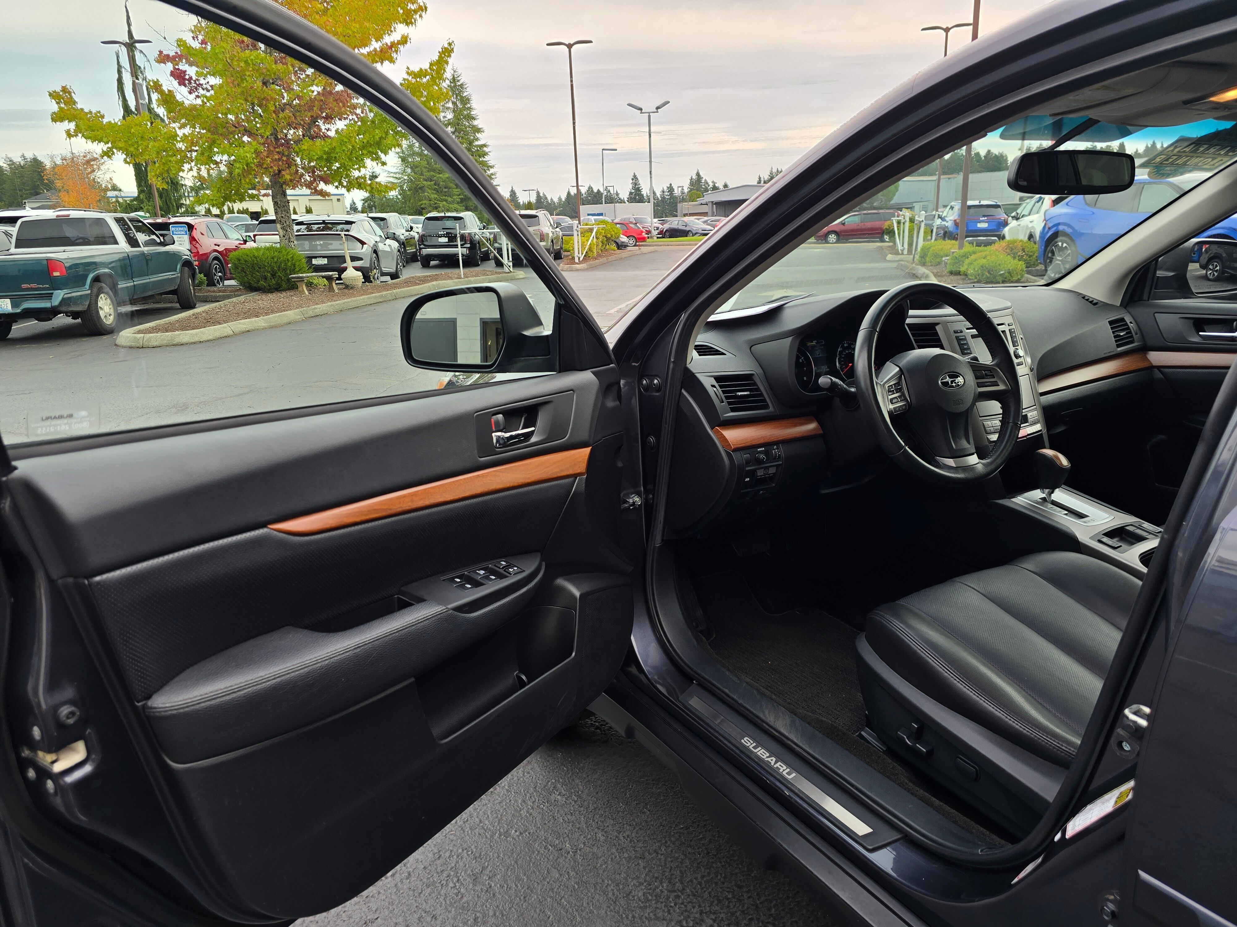 2013 Subaru Outback 3.6R Limited photo 3