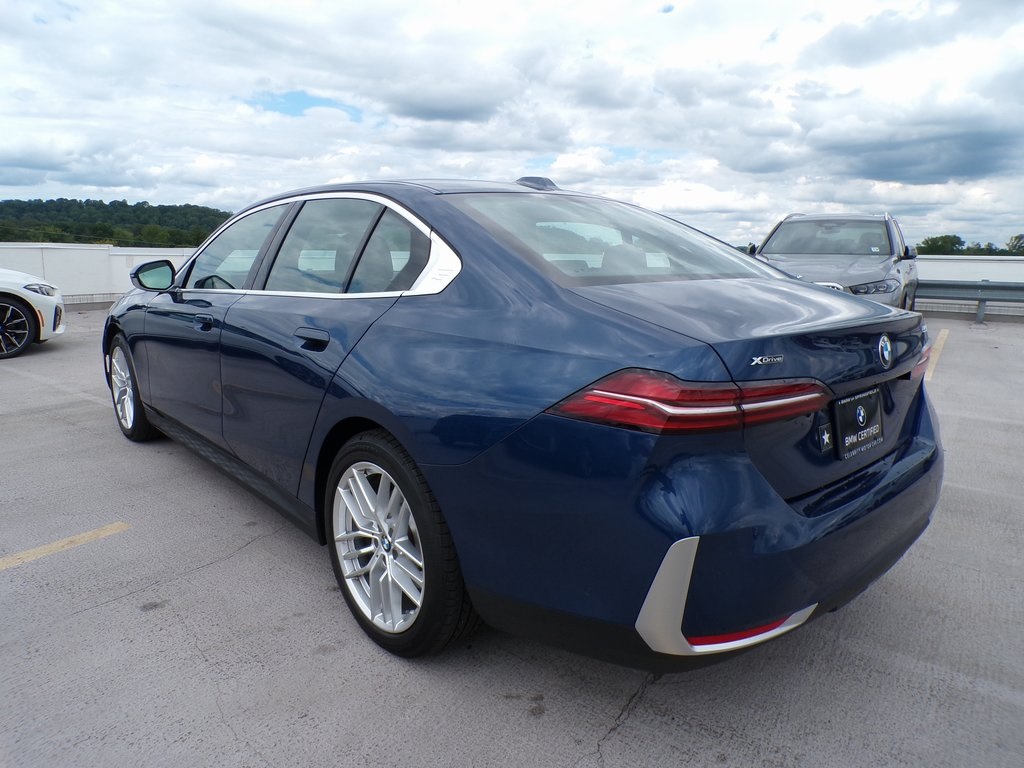 2025 BMW 5 Series 530i