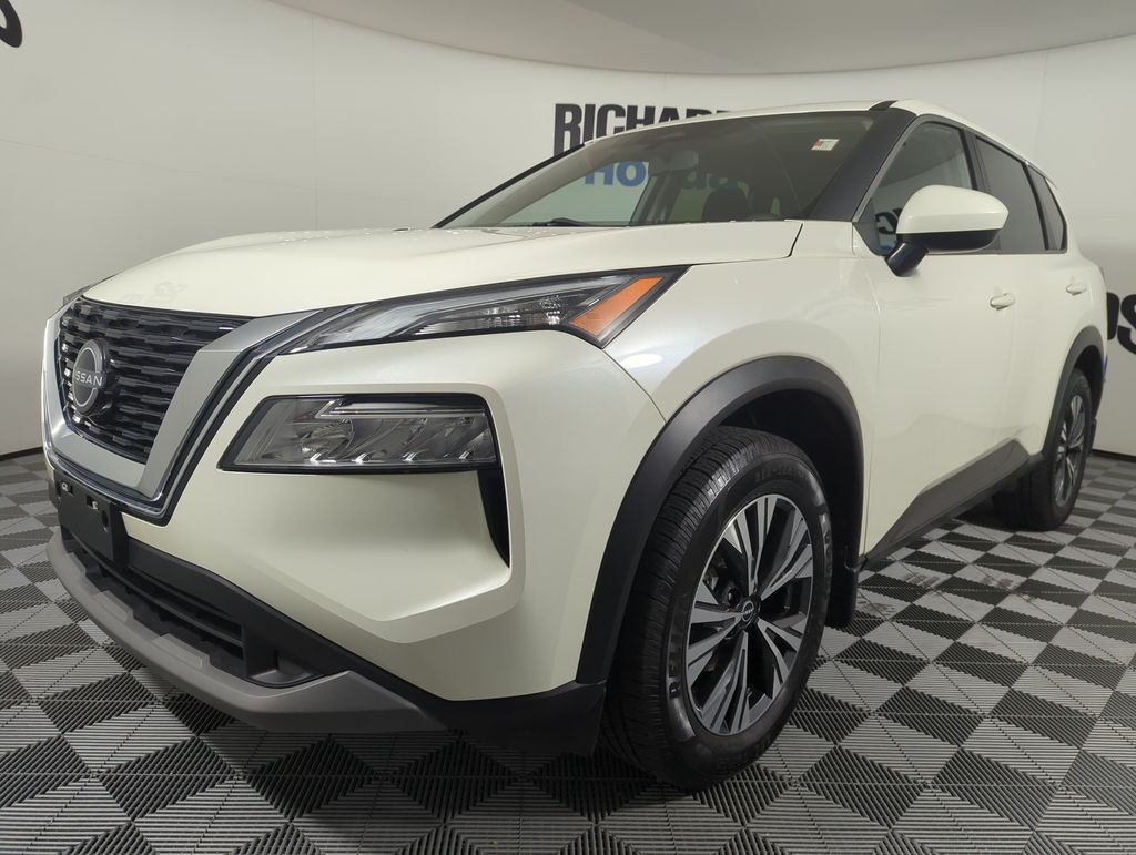 2023 Nissan Rogue SV's photo