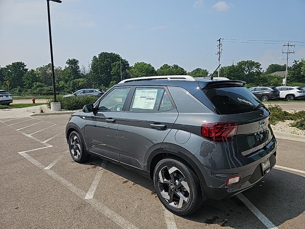 2025 Hyundai Venue Limited photo 3