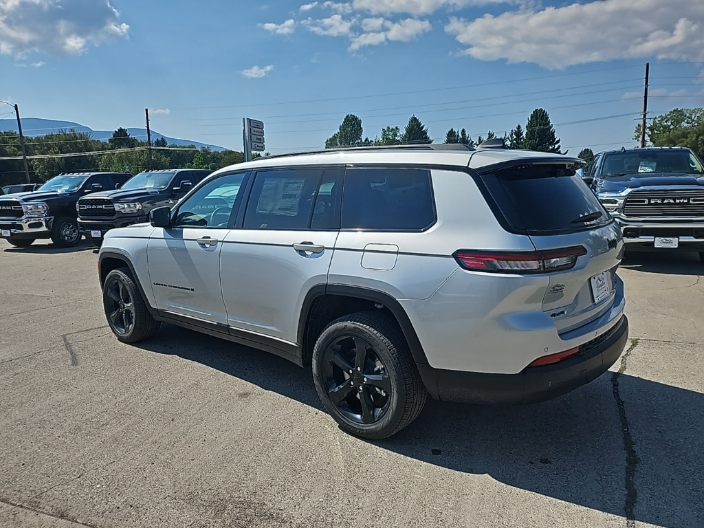 2024 Jeep Grand Cherokee Limited photo 3