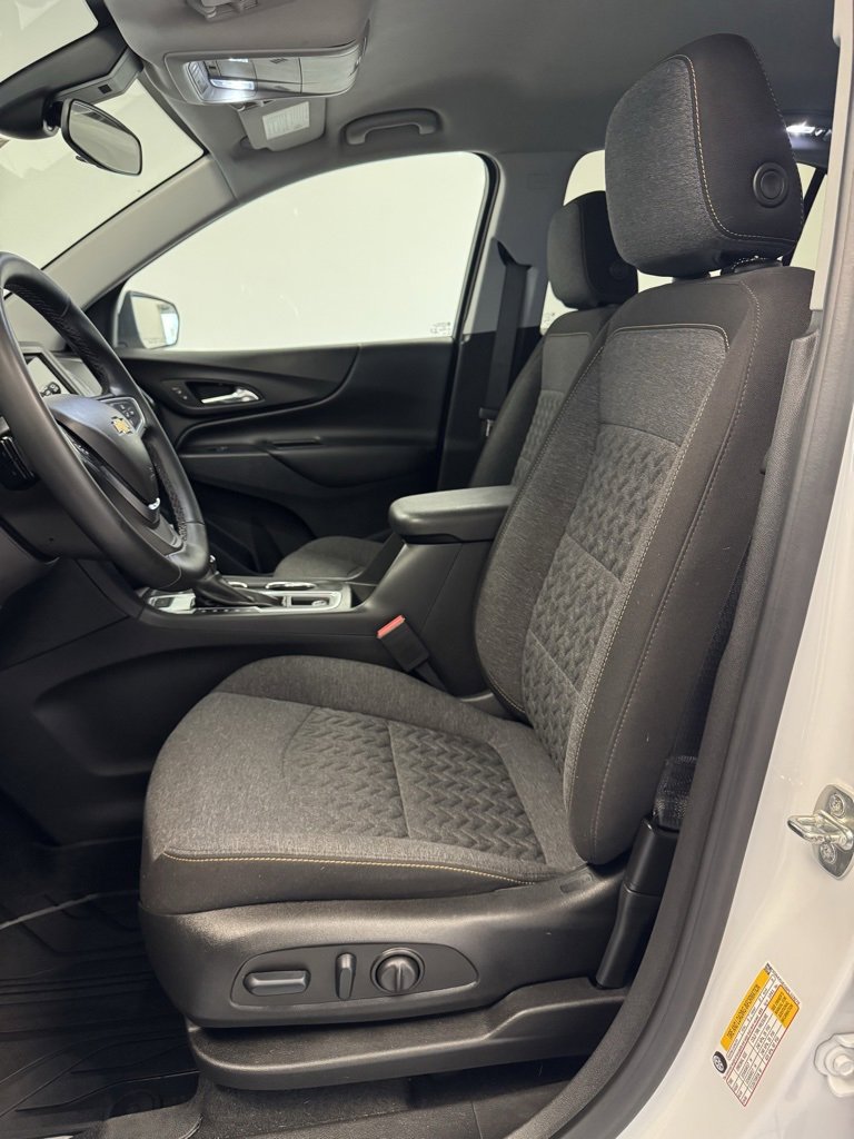 2023 Chevrolet Equinox LT photo 3