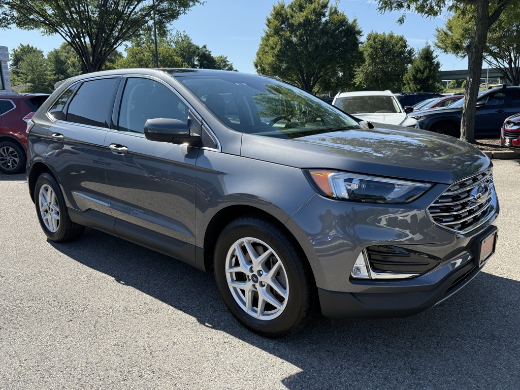 2022 Ford Edge SEL photo 4