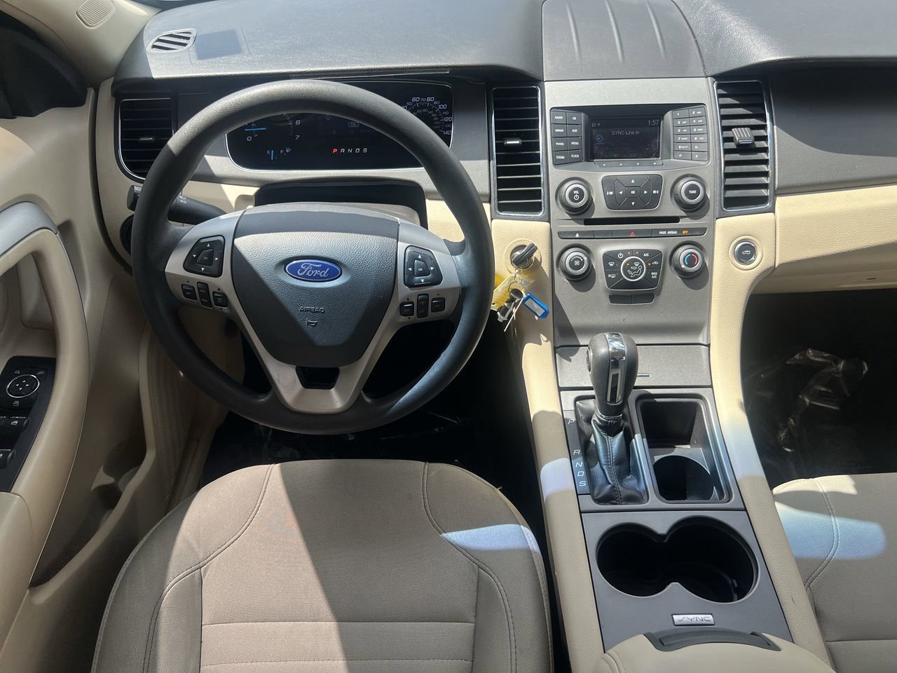 2018 Ford Taurus SE photo 12