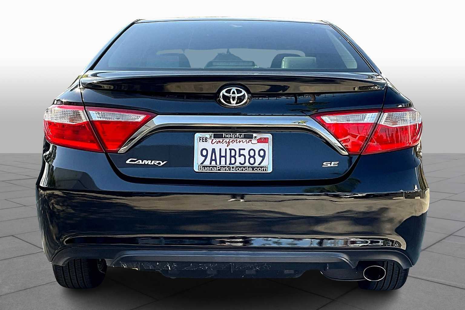2017 Toyota Camry SE photo 4