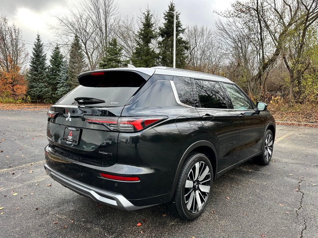 2025 Mitsubishi Outlander Platinum photo 2