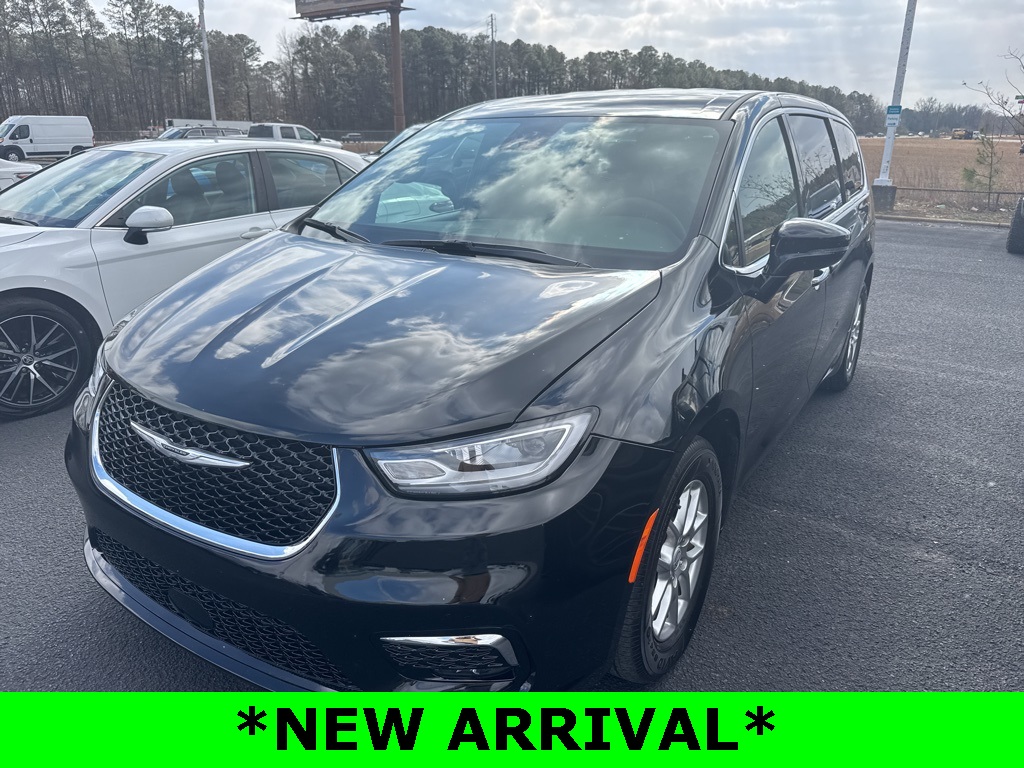 2025 Chrysler Pacifica Select