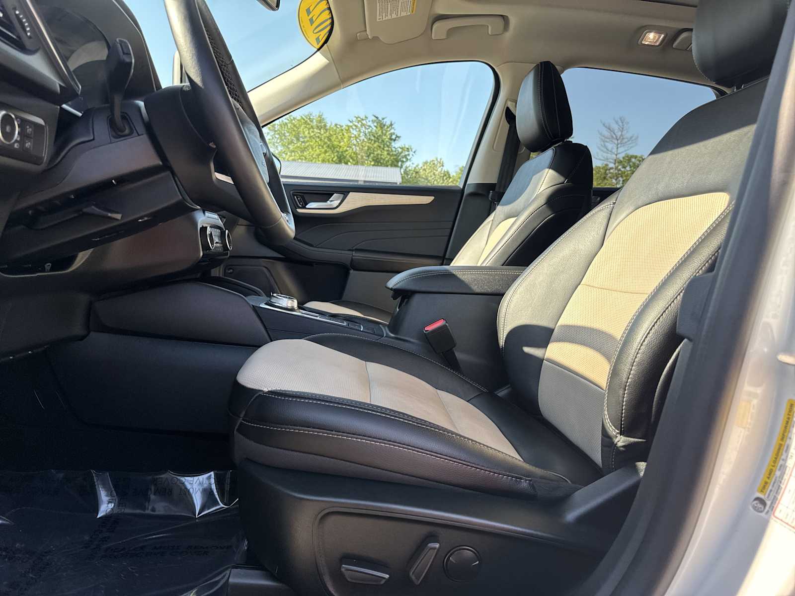 2022 Ford Escape Titanium photo 19